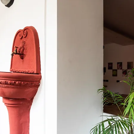 Youhosty - Secret Garden Apartment