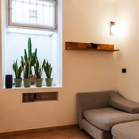 Youhosty - Secret Garden Apartment *