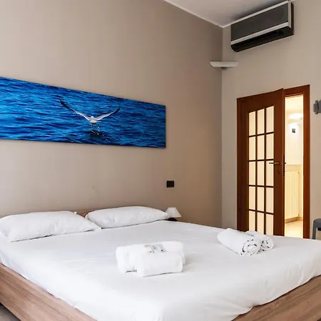 Youhosty - Secret Garden * Milan