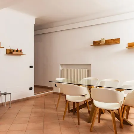 Youhosty - Secret Garden Apartment