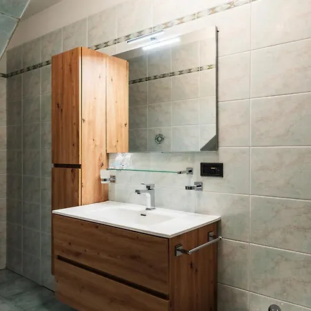 Youhosty - Secret Garden Apartment *