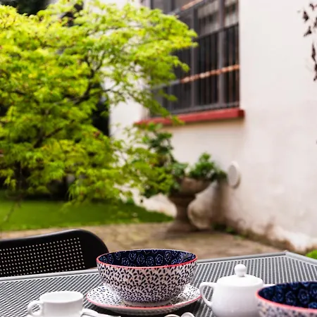 Youhosty - Secret Garden Apartment