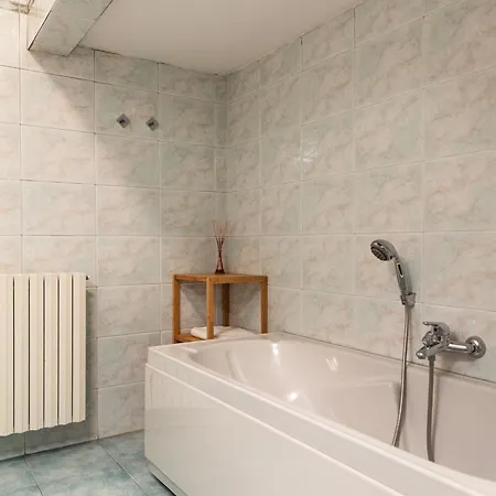 Youhosty - Secret Garden Apartment