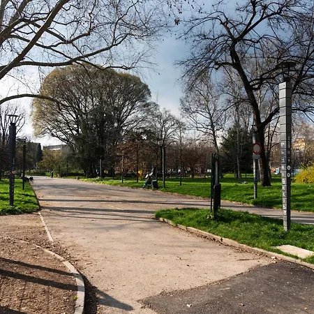 Youhosty - Secret Garden Apartment