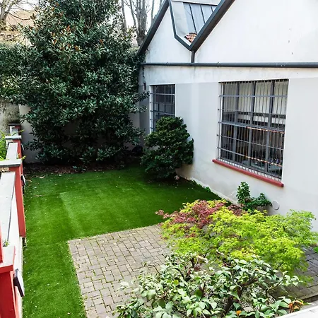 Youhosty - Secret Garden Apartment *